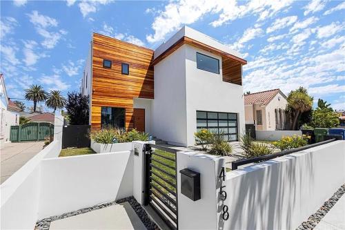 Sycamore Ave in Los Angeles, USA