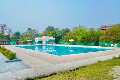 สระว่ายน้ำ, Lake Twenty Thousand Farm and Retreat, LTK - Haweli in ปาติฮานี