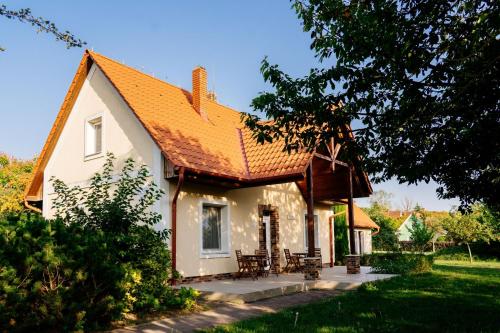 A szálláshely kívülről, Gurudeva Bhavan in Somogyvámos