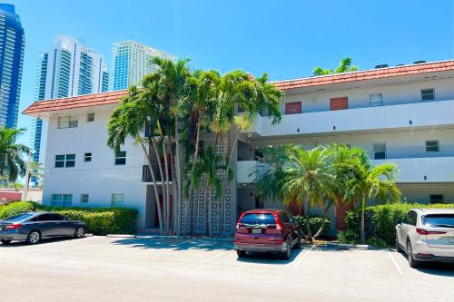 Sunny Isles Apartments by MiaRentals - image 2
