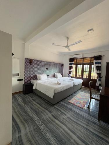 Superior Double Room image 6