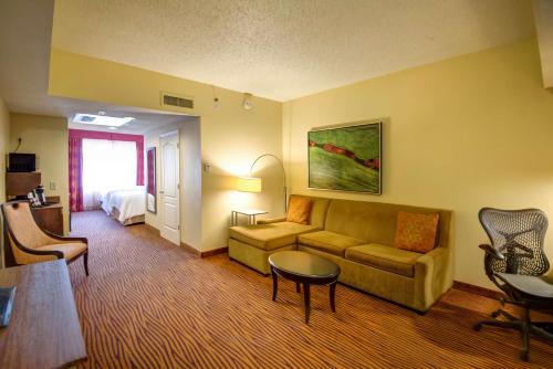 One-Bedroom King Suite image 2