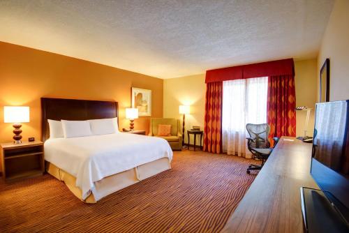 King Room with Accessible Tub - Mobility Access room in Hilton Garden Inn Tampa Ybor Historic District