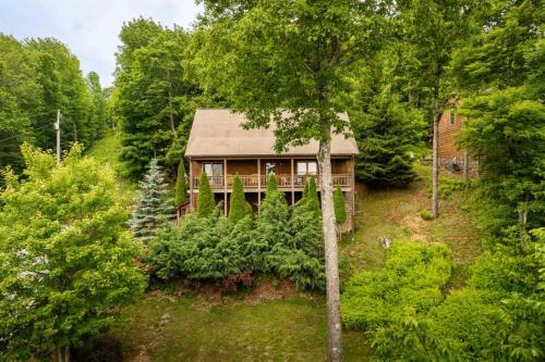 Cabin with amazing long-range mountain views, hot tub, fire pit, EV connection, Boone (zdjęcie 9)