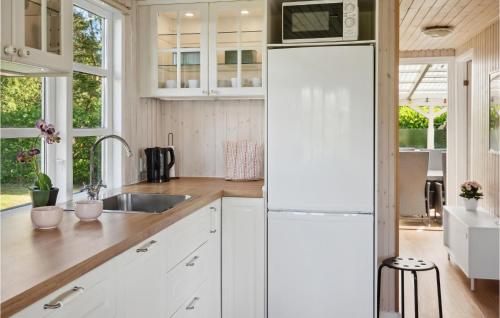 Kitchen, 2 Bedroom Amazing Home In Sydals in Sydals