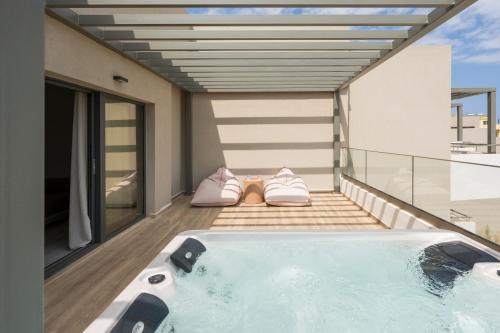 Hot tub, Mare Village Hotel in Krionerida