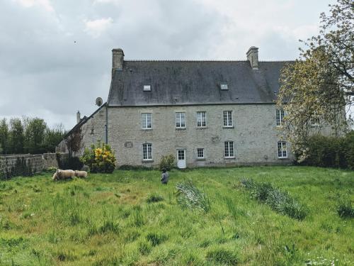Зовнішній вигляд готелю, Chambre Du Coq à la Ferme de Franqueville (Chambre Du Coq a la Ferme de Franqueville) in Sainte-Mere-Eglise