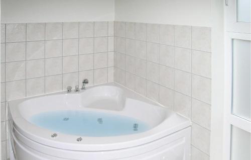 Bathroom, Holiday Home Rugvænget Hadsund Denm in Hadsund