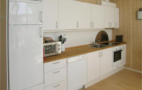 Kitchen, Holiday Home Rugvænget Hadsund Denm in Hadsund