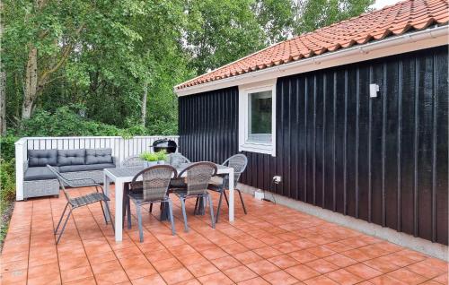 숙소 외관, 2 Bedroom Amazing Home In Falkenberg in 팔켄베리