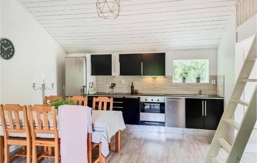 주방, 2 Bedroom Amazing Home In Falkenberg in 팔켄베리