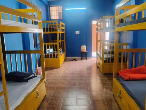 1 bunk bed