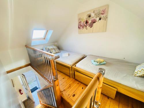 2 twin beds, 1 sofa bed