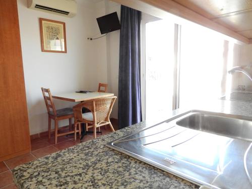 Apartamentos Nerjaluna - image 4