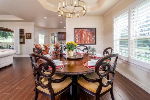 Golf Course House and Concierge Services in Horseshoe Bay (TX)