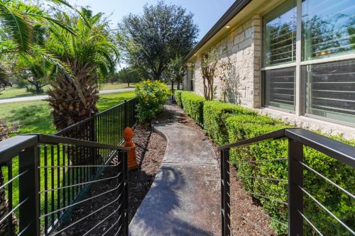 Golf Course House and Concierge Services in Horseshoe Bay (TX)