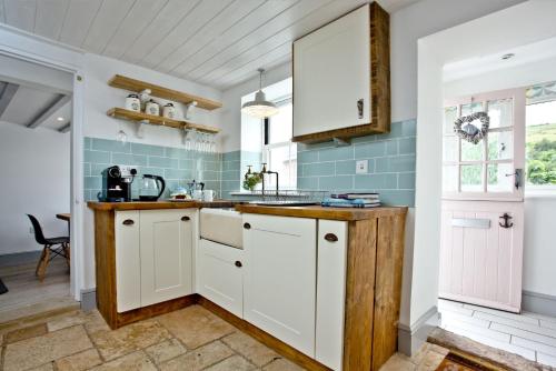 Konyha, Birdcage Cottage, Kingsand in Cawsand