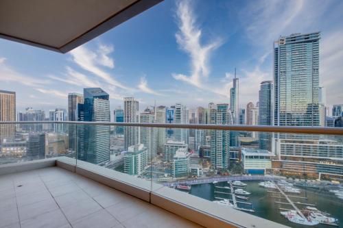 Marina Royale 3BR I Luxe Harbor View I by Meerak - image 7