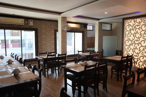 Ristorante, Hotel Embassy in Dibrugarh