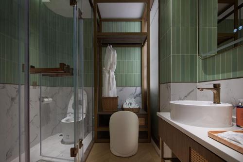 Superior Twin Room image 4