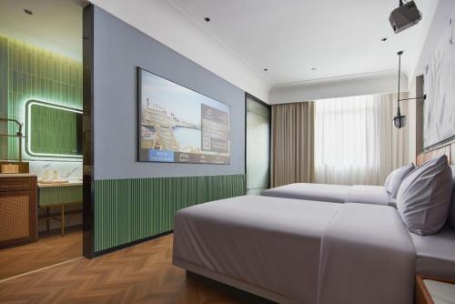 Superior Twin Room image 6