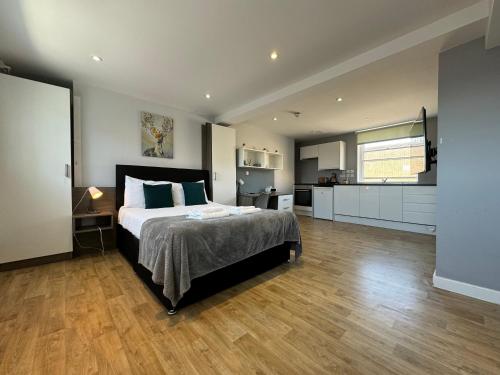 PS APARTMENTS - image 13