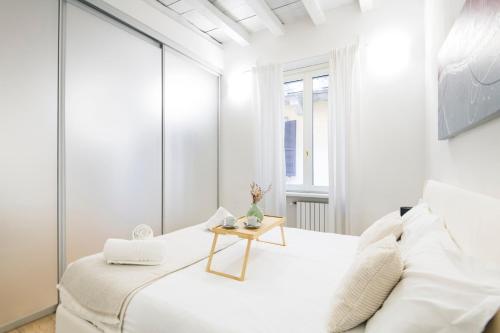 Amazing new & fully furnished studio in Duomo - image 11