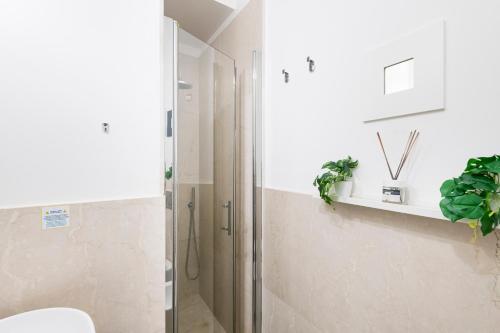Amazing new & fully furnished studio in Duomo - image 8