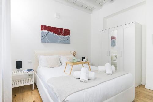Amazing new & fully furnished studio in Duomo - main image