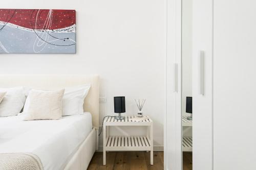 Amazing new & fully furnished studio in Duomo - image 3