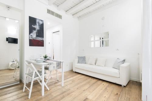 Amazing new & fully furnished studio in Duomo - image 14