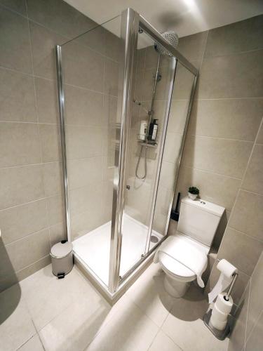 Luxurious 3 bed Ensuites & kitchenettes Nr LGI Hospital & Uni - Free 5G WIFI & Netflix Short Stays - Contractors Free Parking, Leeds (zdjęcie 8)
