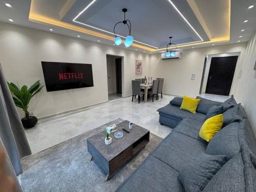 Relaxing Luxury 2BDR - New Cairo by landmark stays, Káhira