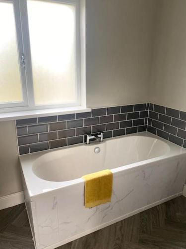 浴室, Fully refurbished house Belfast in 高速公路區