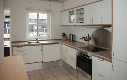 廚房, Holiday Home Strandengen Juelsminde Denm in 尤爾斯明納鎮中心