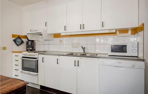 Kitchen, Beautiful Apartment In Syssleback in Syssleback