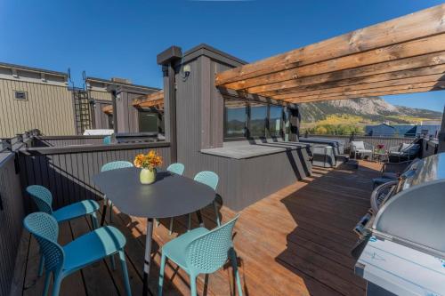 Academy Place | Wild Iris