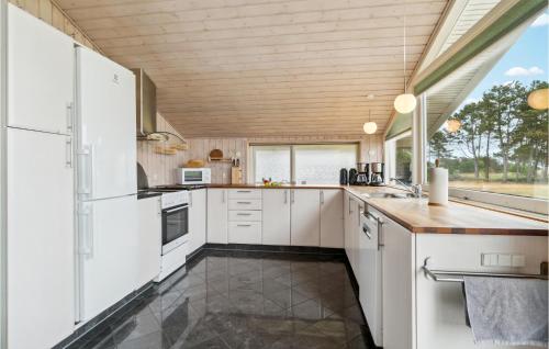 Kitchen, Holiday Home Kristoffervejen Ebeltoft in Elsegarde