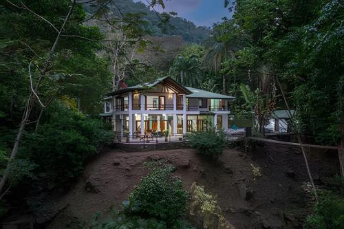 The Jungle Inn in Dominical