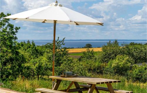 3 Bedroom Stunning Home In Knebel in Knebel