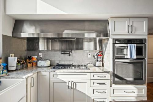Modern Knoxville Gem Near Campus and Eateries! in Knoxville, USA