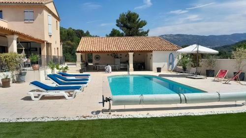 Villa with Garden View