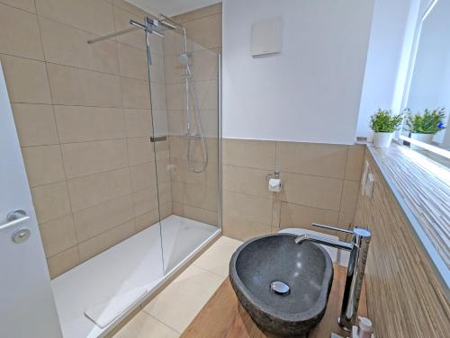 One-Bedroom Apartment with Balcony and Terrace image 3