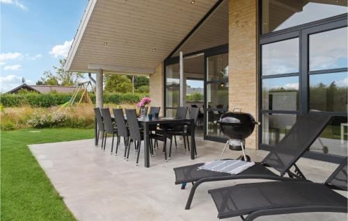  4 Bedroom Gorgeous Home In Bogø By in Bogø By