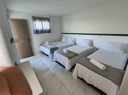 1 double bed, 2 twin beds