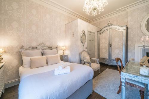 Beautifully decorated, elegant apartment near town - Pass the Keys