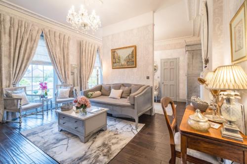 Beautifully decorated, elegant apartment near town - Pass the Keys