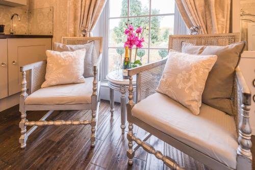 Beautifully decorated, elegant apartment near town - Pass the Keys