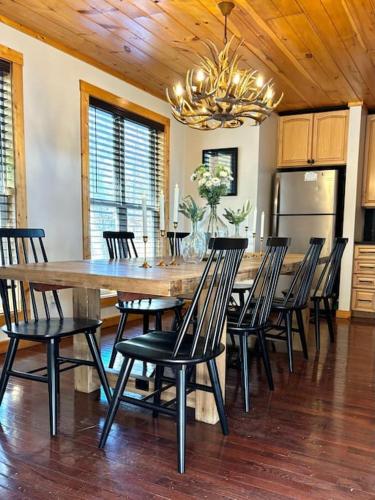 Panoramic Views-4 King Suites-Pool Table- Bunk Rm-PS5-HotTub in Gatlinburg, USA