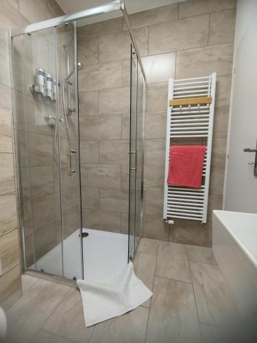Vannas istaba, Flynnhouse in As